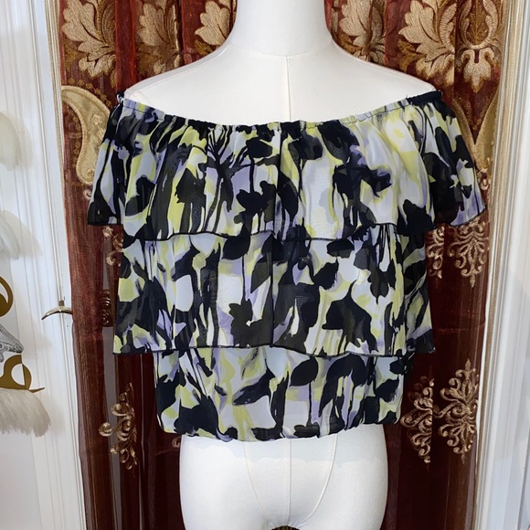 Floral Ruffle Off Shoulder Top - Picture 6 of 17